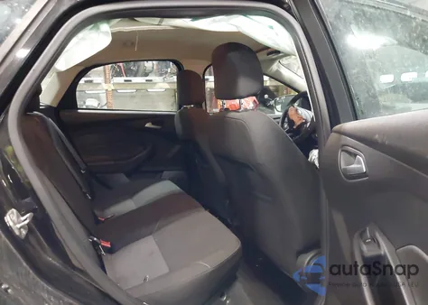 2015 Ford Focus Se z USA, uszkodzony, nr VIN 1FADP3K2XFL277426